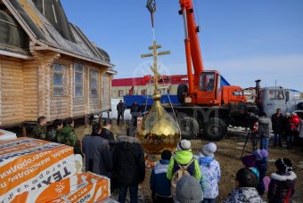 Освящение и установка куполов и крестов